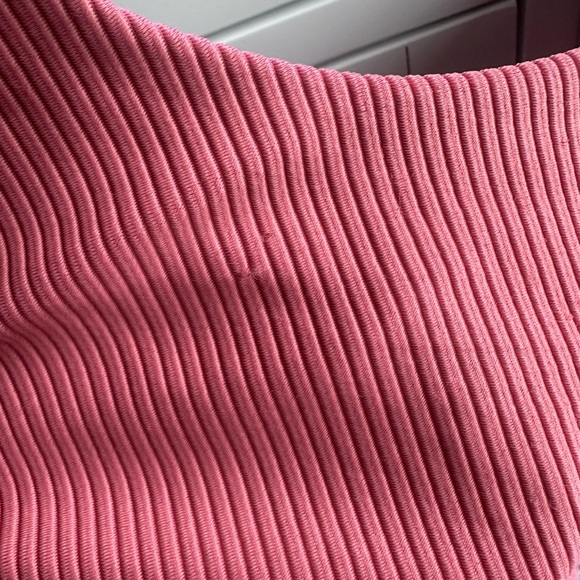 🔥 Gymshark Essence Bikini Top Scoop Neck Ribbed
Maroon Blush Pink Swimwear - Picture 3 of 5